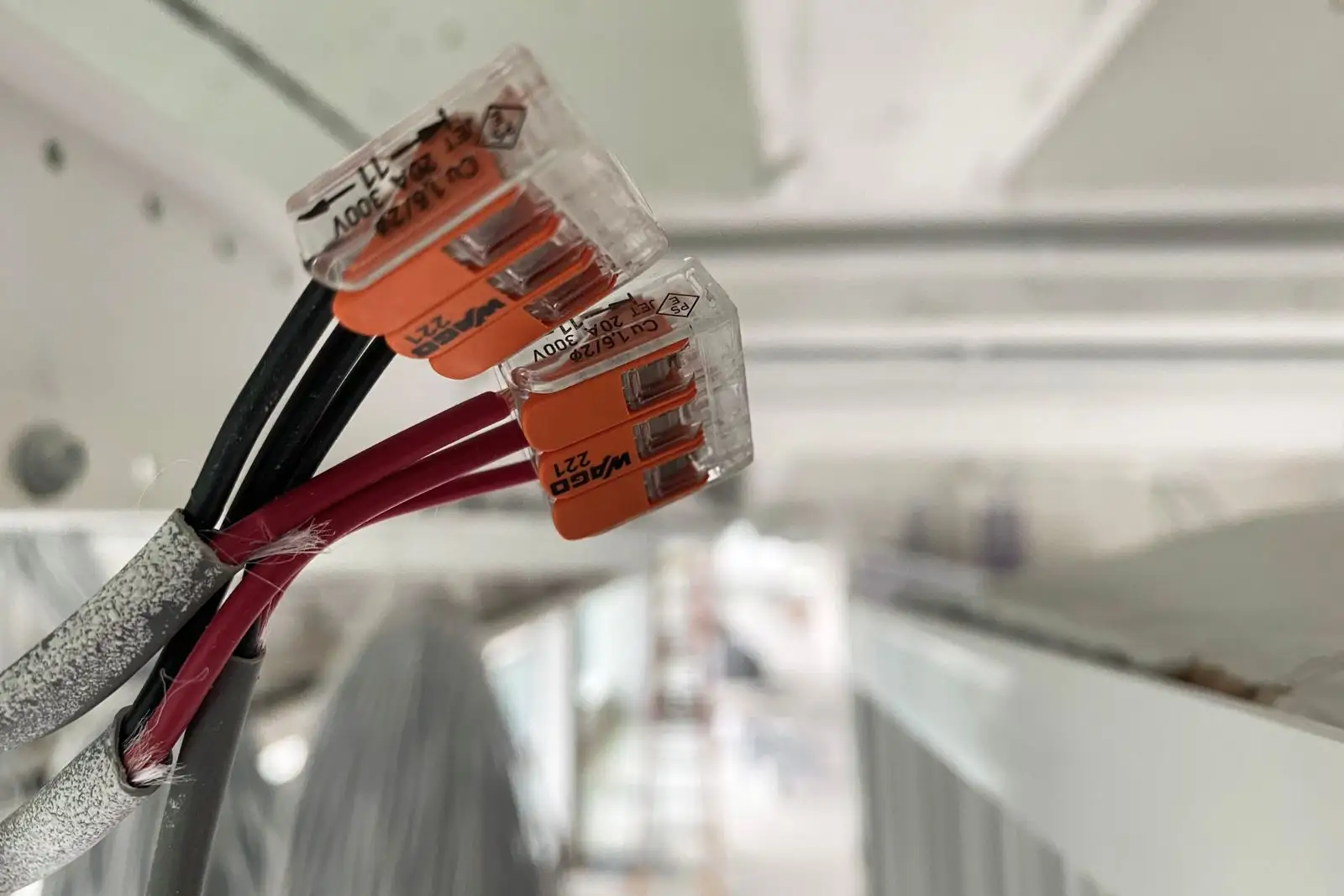 Spojne sponke na vodnikih pri izvedbi elektroinštalacije